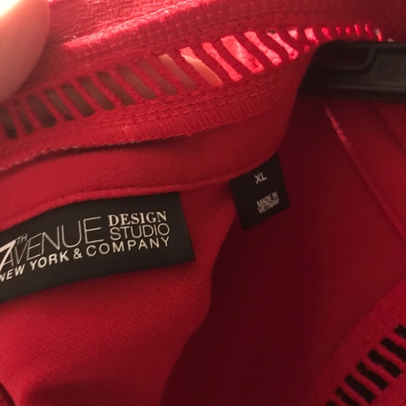 Red Ruffled, keyhole top! - Picture 6 of 6